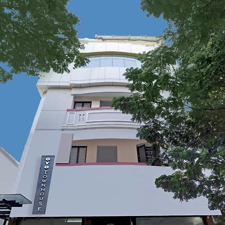 Super Townhouse G Silver Hotels Near Us Biometric Ченнаи Экстерьер фото