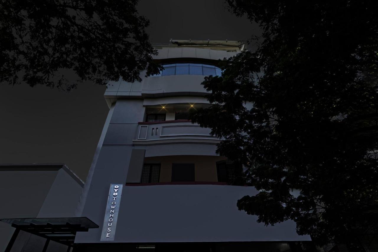Super Townhouse G Silver Hotels Near Us Biometric Ченнаи Экстерьер фото