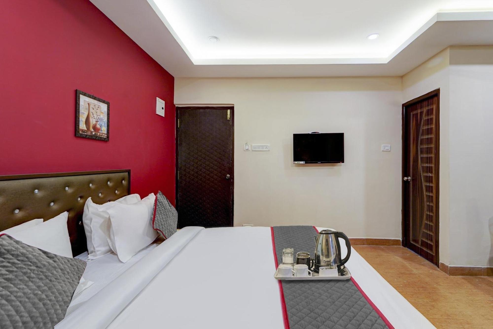 Super Townhouse G Silver Hotels Near Us Biometric Ченнаи Экстерьер фото